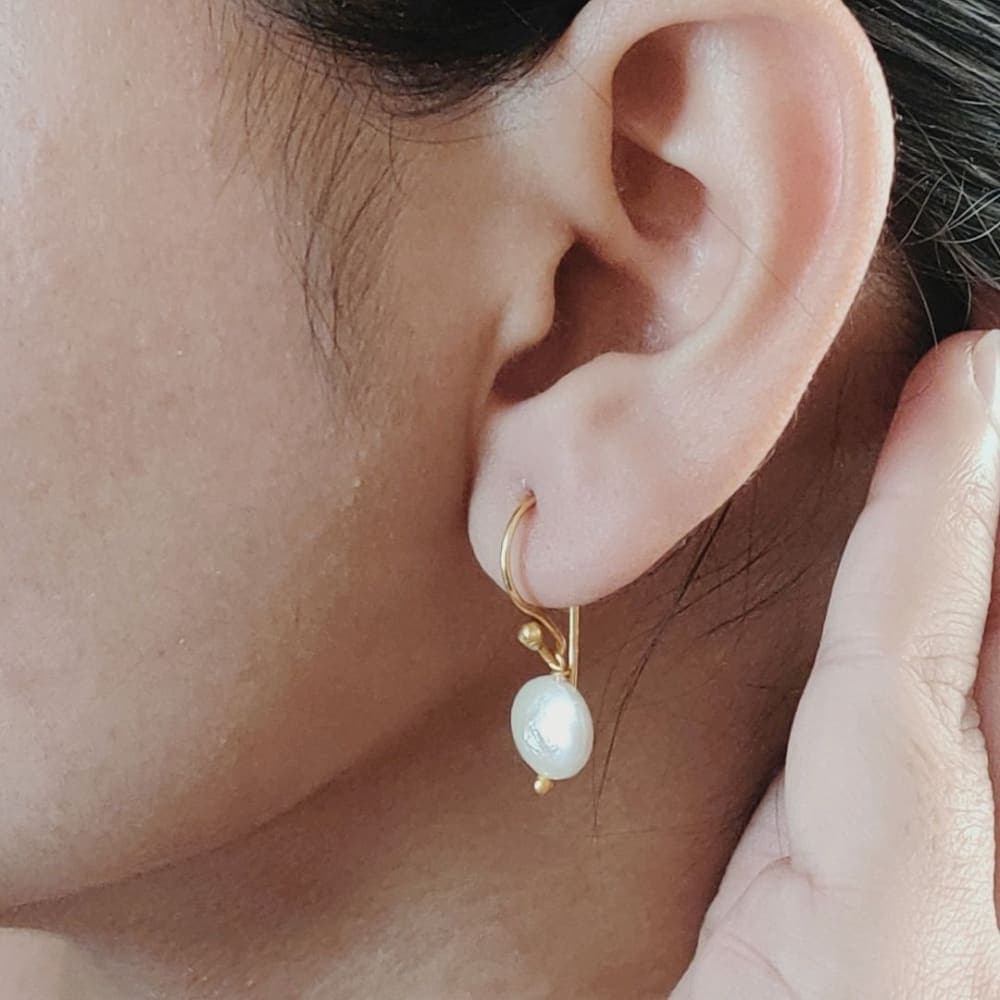 Coin Baroque Pearl Earrings – Freshwater Pearl with Silver Hook